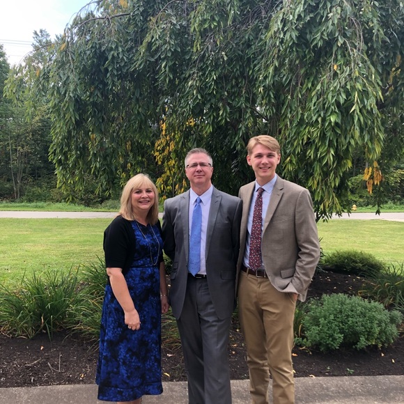 Meet your Posher, Stephanie - Picture 3 of 3